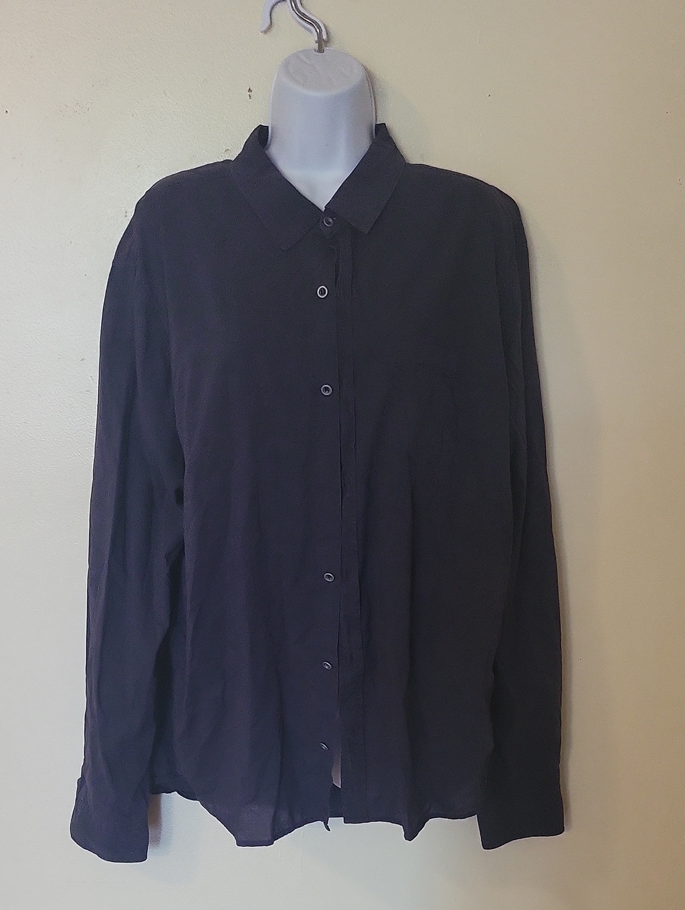Men's Black Button-Up Shirt - Classic Collar